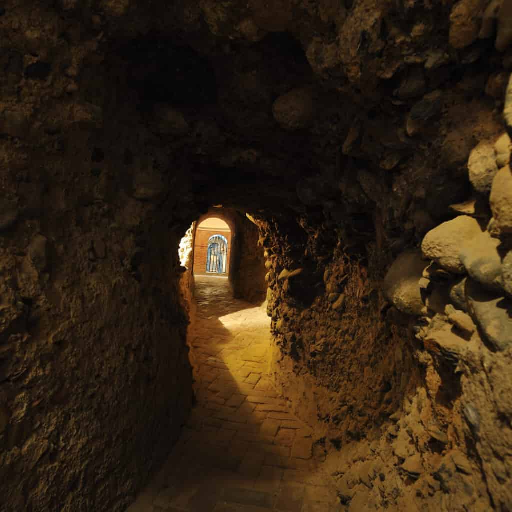 Tunel en las Cuevas de la Abadía